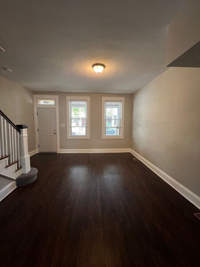 Building Photo - 3 Bedroom 1.5 Bathroom Home in East Baltimore