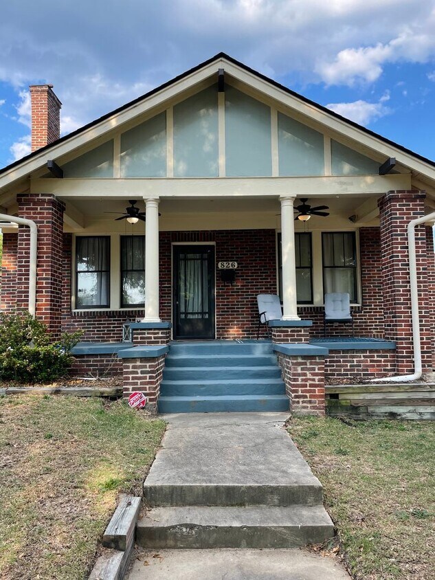 Foto principal - Charming 3-Bedroom Home in the Heart of Ol...