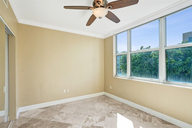 Building Photo - 101 S Ocean Dr