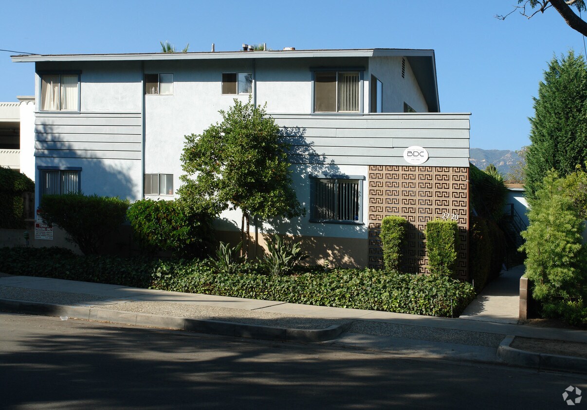 Building Photo - 2220 Oak Park Ln