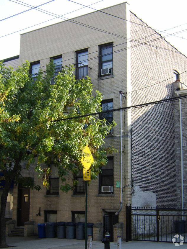 Foto principal - 1713 Zerega Ave