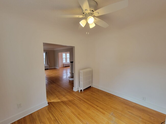 Building Photo - Beautiful Cedar Falls Home