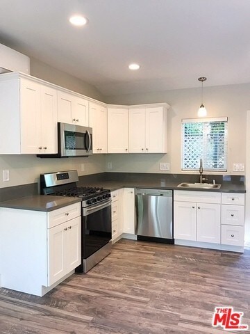 Building Photo - 390 E Altadena Dr