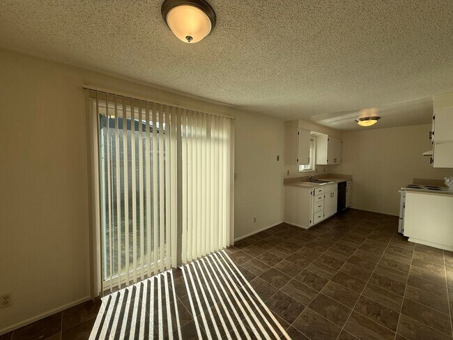 Building Photo - 6374f