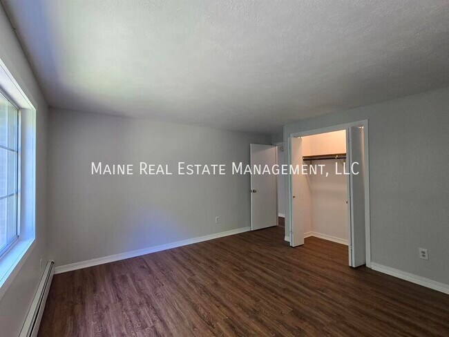 Building Photo - 20 Tall Pines Dr