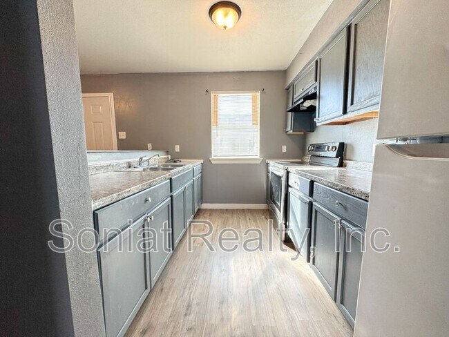 Foto del edificio - 7760A N Coronet Court