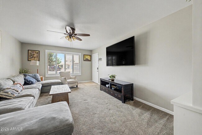 Building Photo - 408 E La Jolla Dr