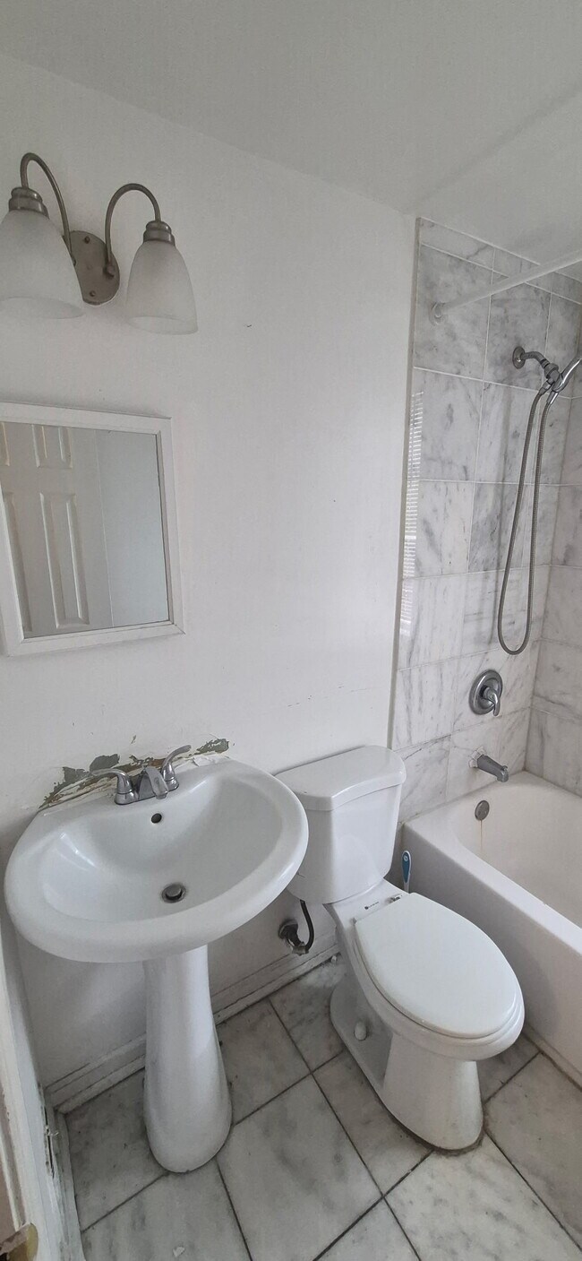 Building Photo - 511 Seagull Ave