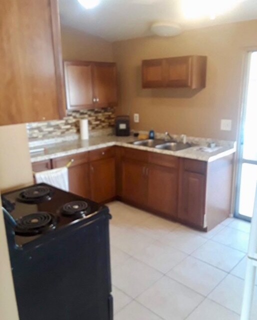 Foto del edificio - 8005 Cristobal Ave