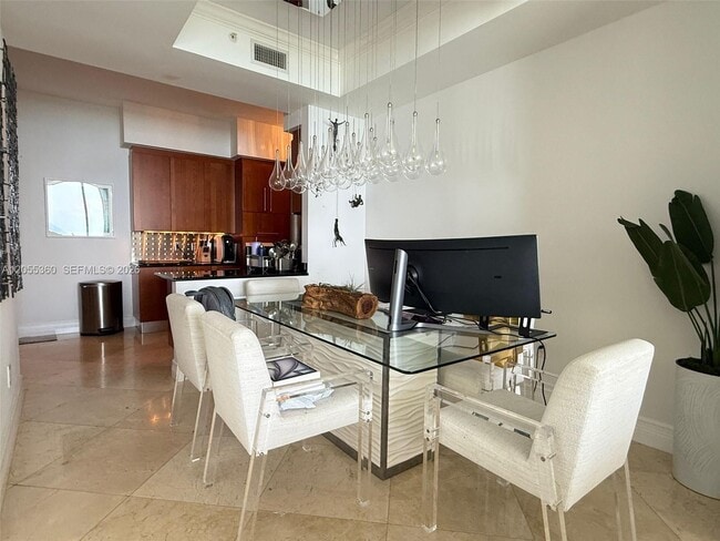 Foto del edificio - 18101 Collins Ave