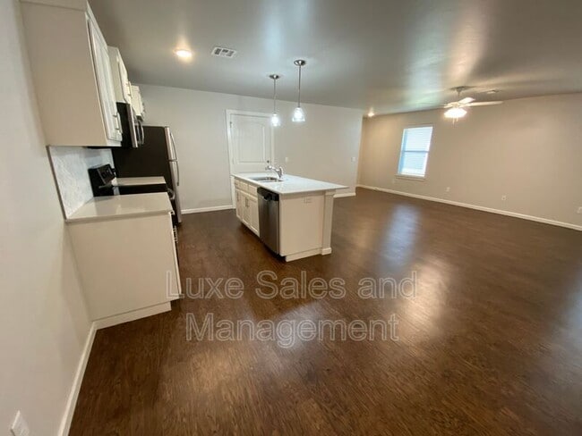 Foto del edificio - 11414 N Lincoln Blvd