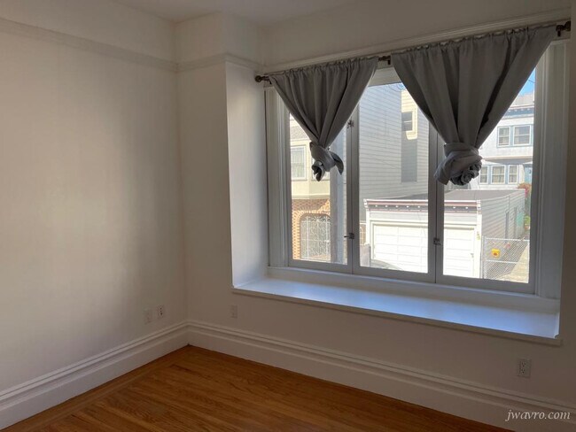Building Photo - 47 Oakwood St