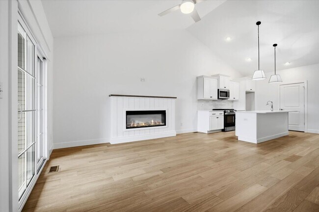 Building Photo - 13 Stone Ml Ct