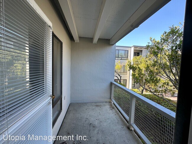 Building Photo - Studio, 1 bath House - 8 Admiral Drive #341