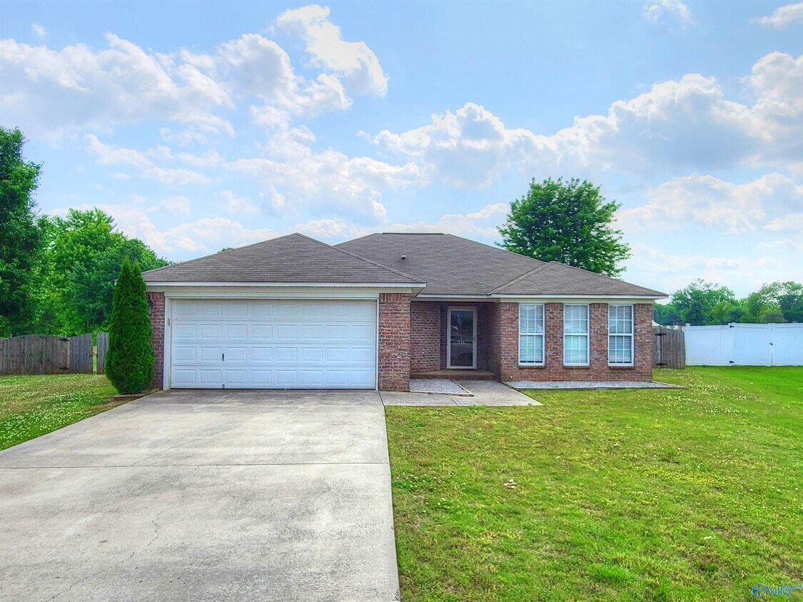 Primary Photo - 241 Misty Cove Ct