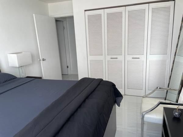 Foto del edificio - 600 NE 36th St