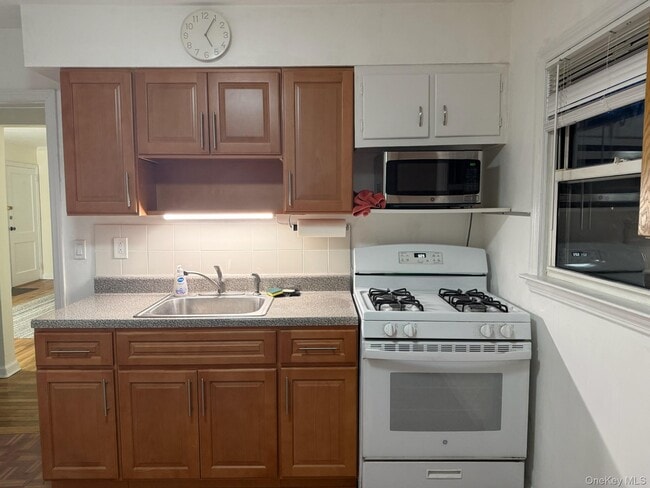 Building Photo - 218-11 94th Ave