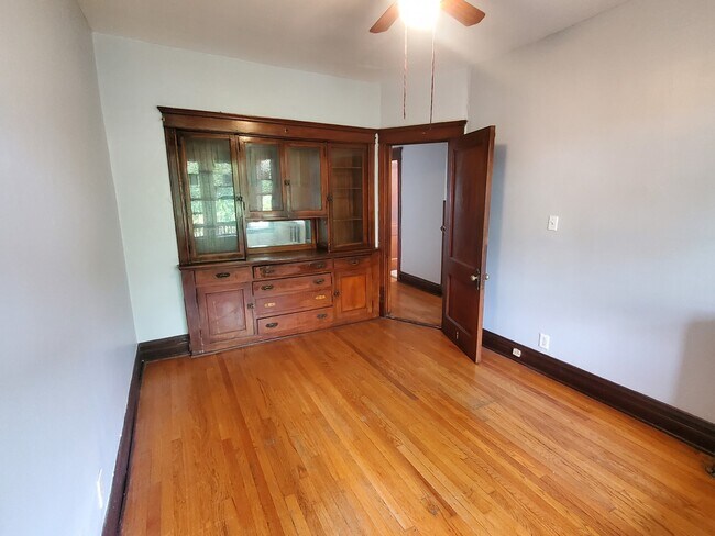 Building Photo - 312 N Mason Ave