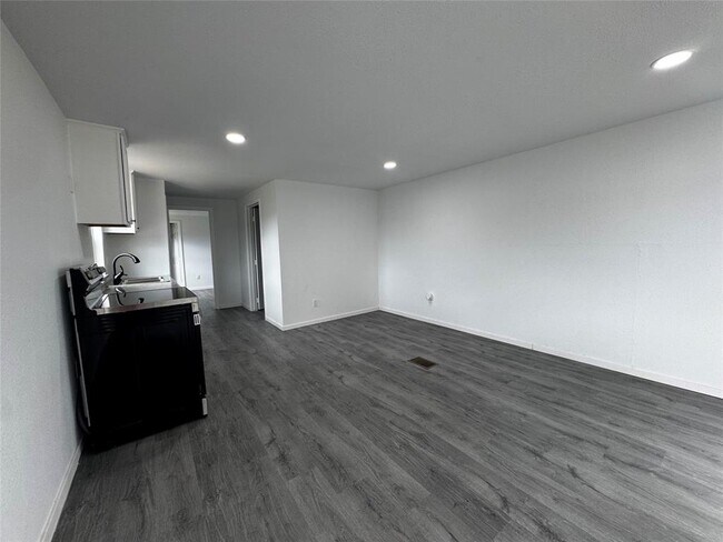 Building Photo - 662 Rd 5606