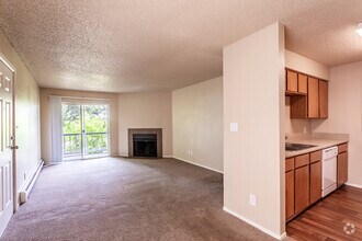 2BR, 2BA - 910 SF - EPERNAY APARTMENTS