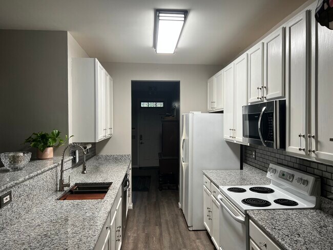 Building Photo - 52 Harbour Heights Dr