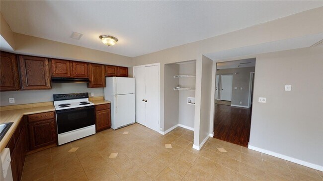 Foto del edificio - 2450 S 34th St