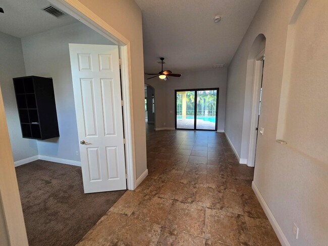 Foto del edificio - 2095 NW Diamond Creek Way