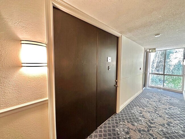 Foto del edificio - 6202 Friars Rd