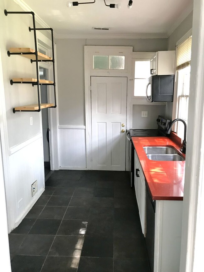 Building Photo - 89C