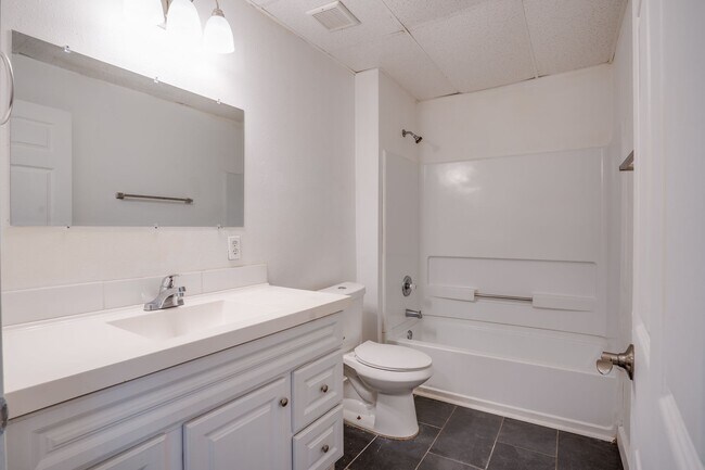 Foto del edificio - Mockingbird Garden Apartments