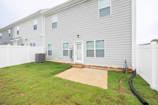 Foto del edificio - Beautiful 3 Bedroom Home on Corner Lot in ...