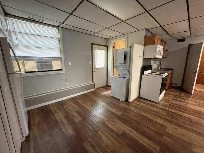 Building Photo - 931 S Fancher Ave