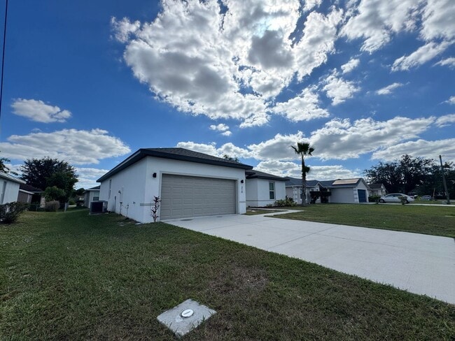 Building Photo - GORGEOUS 4 Bedroom, 2 Bathroom Home in Poi...