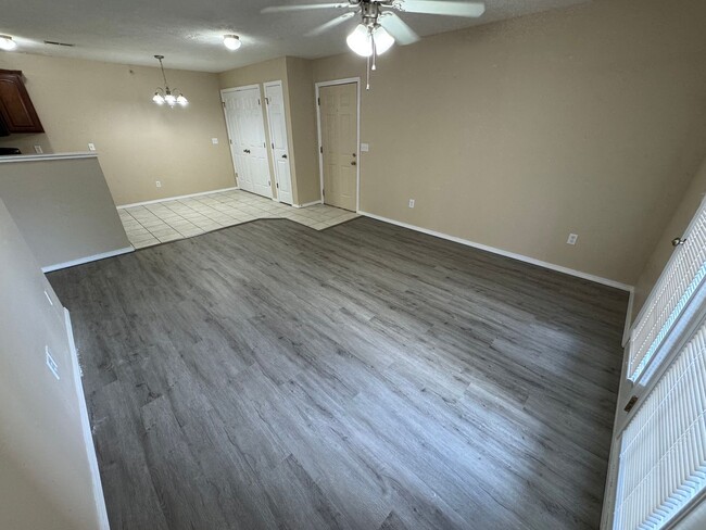 Building Photo - Updated 3 bedroom second floor Apartment a...