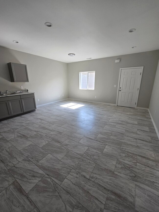 Comedor/sala de estar - 2210 S 1st Ave