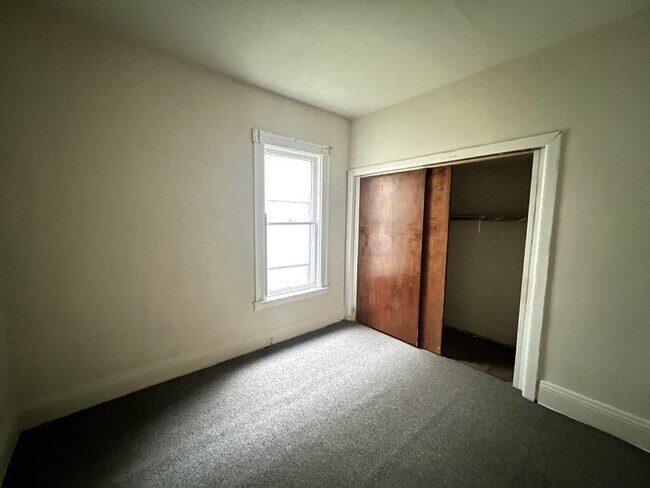 Building Photo - 1505 Howard Ave. Apt 1