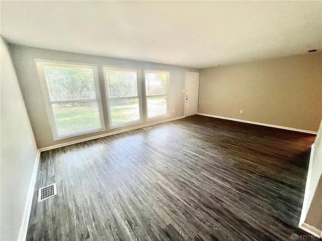 Foto del edificio - 2443 Arlene Ave