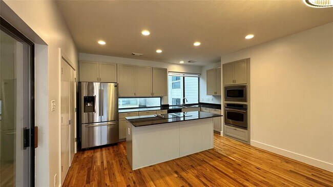 Foto del edificio - 2315 Crawford St