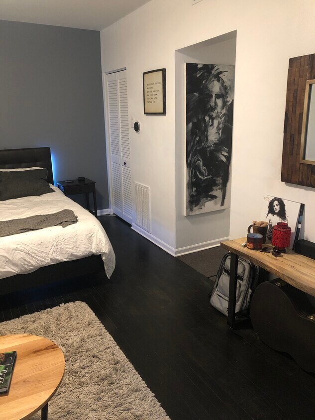 Foto principal - 4240 N Clarendon Ave