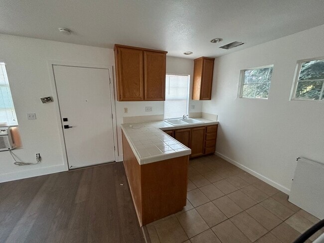 Building Photo - Studio with All Utilities Included!