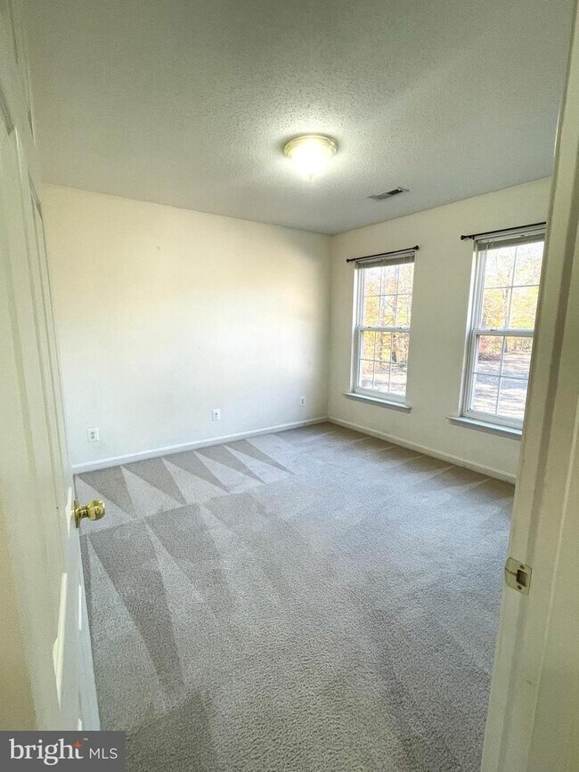 Foto del edificio - 9028 Dahlgren Rd