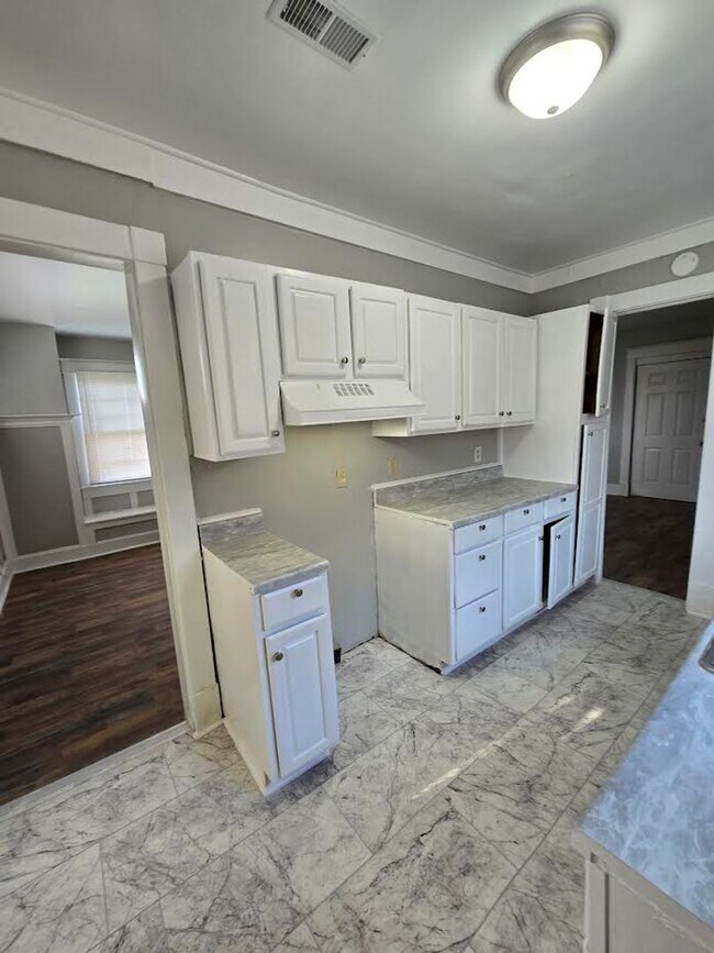 Foto del edificio - Three Bedroom Home Near 30th St and Colleg...