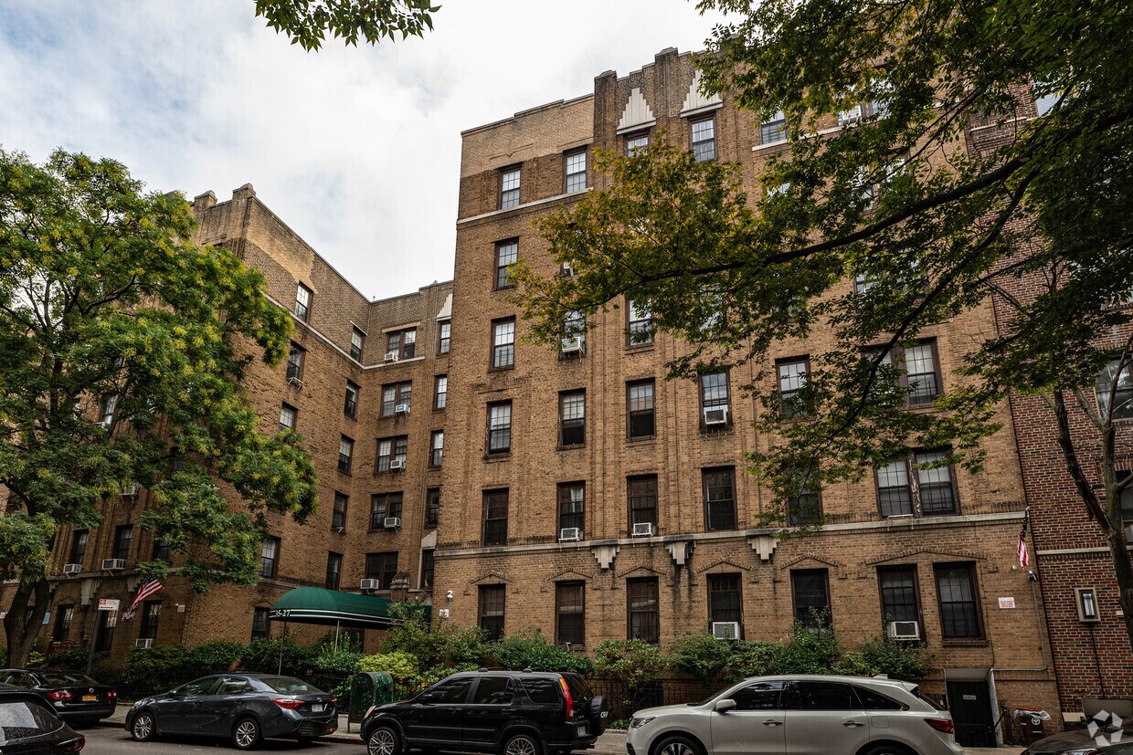 3521-21 81st St - Maple Court Apartments