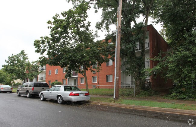 Foto del edificio - 1721 T St SE