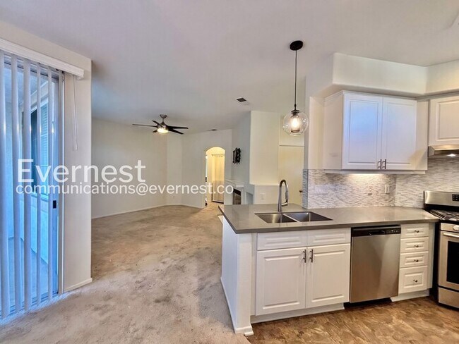 Building Photo - 10796 Sabre Hill Dr