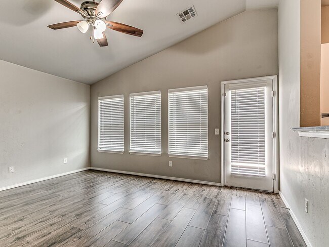 Foto del edificio - Beautiful Home in Edmond + Edmond Schools + 3 bedrooms