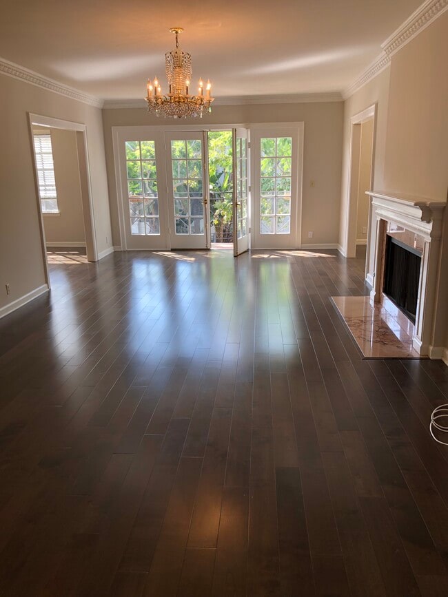 Living room - 11745 Montana Ave