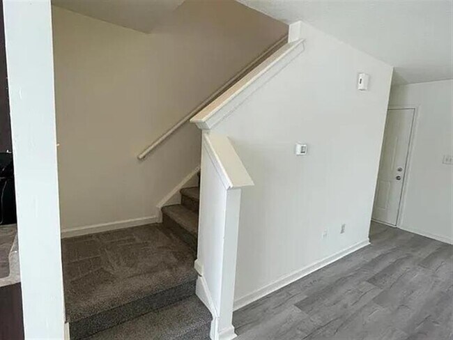 Building Photo - Indianapolis Sweet Home F11