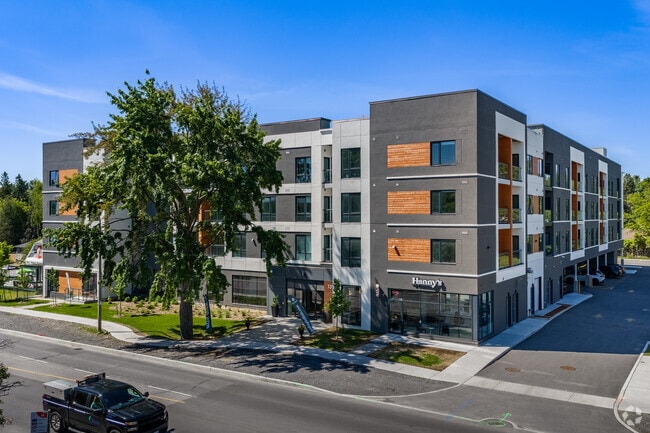 Building Photo - The Landing on Main