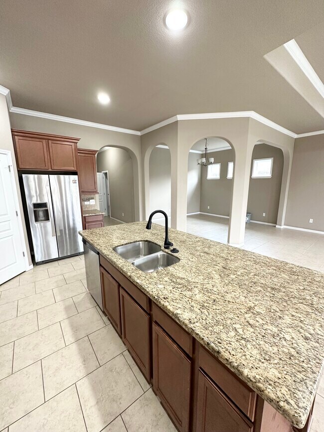 Building Photo - 2528 Kimbolton Dr